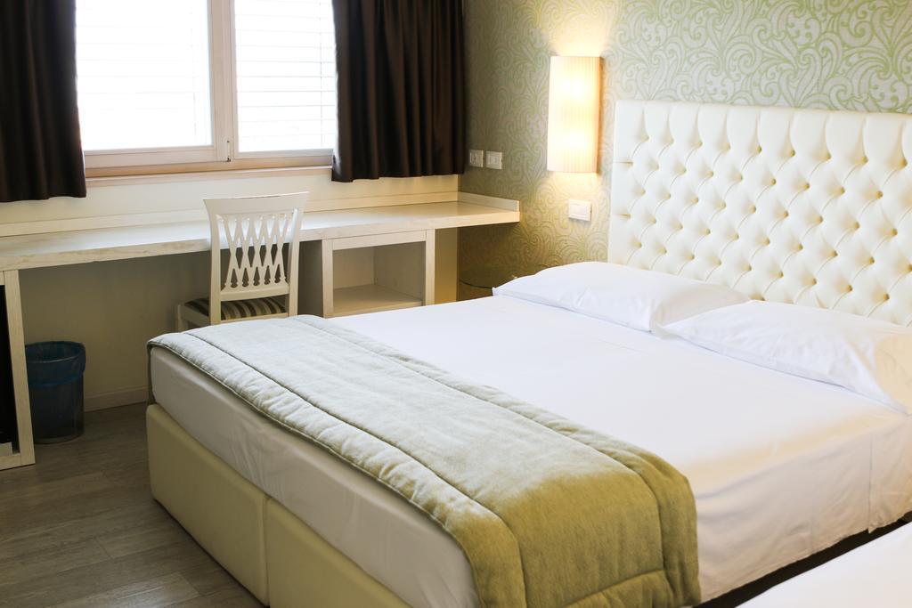 Standard Triple Room,690651813:JPEG
